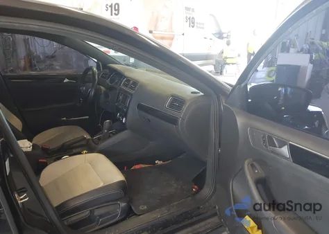 2015 Volkswagen Jetta 1.8T Sport z USA, uszkodzony, nr VIN 3VWD17AJ7FM415950